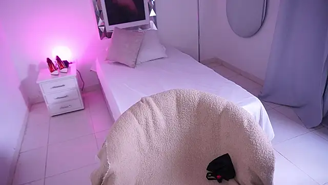 Alondrasparrow2 online show from March 2, 2026, 7:54 pm