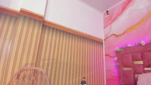 melody paris online show from November 18, 2025, 10:52 am