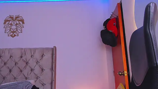 Andrew wolf7 online show from February 20, 2026, 11:05 pm