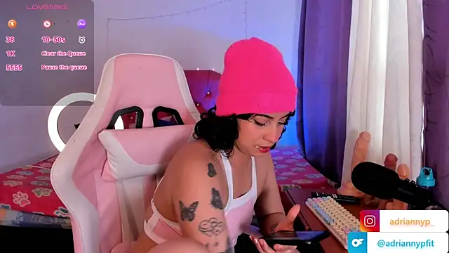 adriannyp 1 online show from September 25, 2025, 1:04 pm