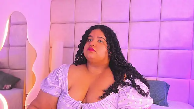 Snapshot of Miley_Collins chatting on November 11, 2025, 7:58 pm Miley Collins online show from November 11, 2025, 7:58 pm