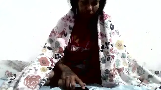 Snapshot of thasmyni chatting on July 12, 2026, 10:06 am thasmyni online show from July 12, 2026, 10:06 am