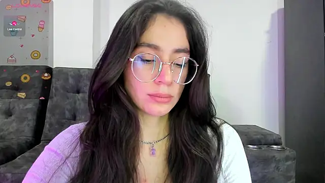 emmadiaz1 online show from March 1, 2025, 1:00 am