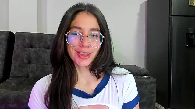 emmadiaz1 online show from March 5, 2025, 4:34 am