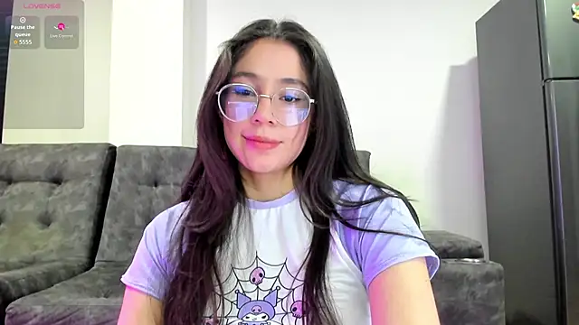 emmadiaz1 online show from October 29, 2025, 2:47 am