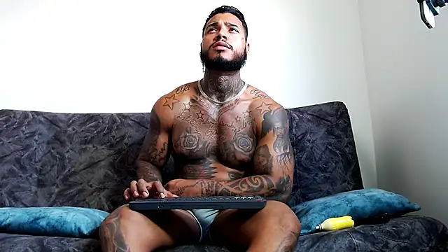 Snapshot of Exotic_tatto27121 chatting on December 6, 2024, 3:55 pm Exotic tatto27121 online show from December 6, 2024, 3:55 pm