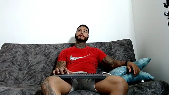 Snapshot of Exotic_tatto27121 chatting on December 8, 2024, 12:18 am Exotic tatto27121 online show from December 8, 2024, 12:18 am