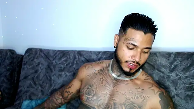 Snapshot of Exotic_tatto27121 chatting on January 17, 2025, 12:10 am Exotic tatto27121 online show from January 17, 2025, 12:10 am