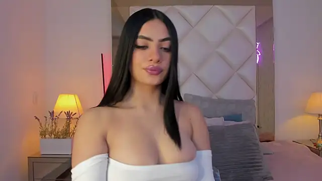 KimRoussee online show from December 11, 2024, 3:56 am