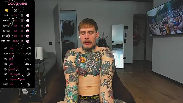 Snapshot of white_King9999 chatting on December 16, 2024, 7:15 am white King9999 online show from December 16, 2024, 7:15 am