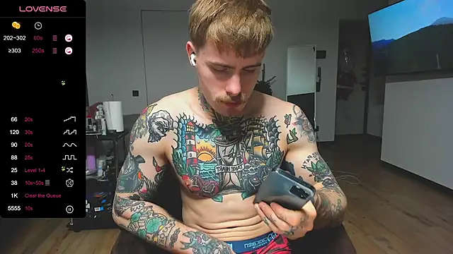 Snapshot of white_King9999 chatting on December 18, 2024, 4:42 am white King9999 online show from December 18, 2024, 4:42 am