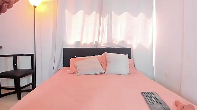 Snapshot of DailaSmith chatting on January 11, 2025, 4:03 pm DailaSmith online show from January 11, 2025, 4:03 pm