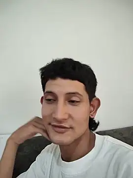 Valentinacuc online show from May 24, 2026, 4:23 pm