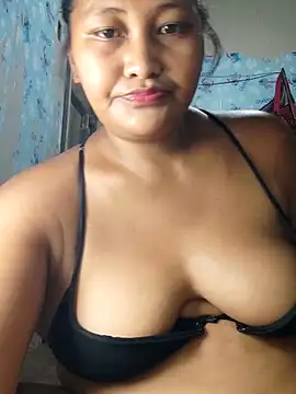 Sweetchuby1995 online show from May 11, 2026, 4:04 pm