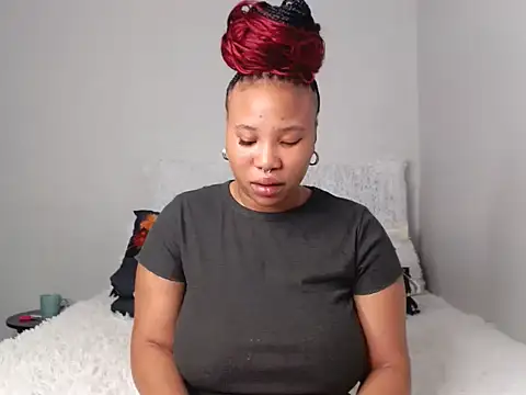 Snapshot of DrippinCaramelCutie chatting on December 21, 2024, 9:36 pm DrippinCaramelCutie online show from December 21, 2024, 9:36 pm