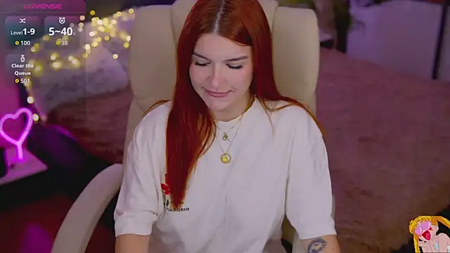 Snapshot of RedShinee chatting on October 17, 2025, 6:27 am RedShinee online show from October 17, 2025, 6:27 am