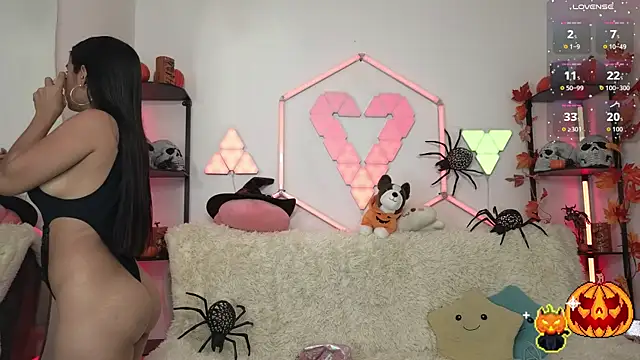 Snapshot of littlevixen18 chatting on October 15, 2025, 1:55 pm littlevixen18 online show from October 15, 2025, 1:55 pm