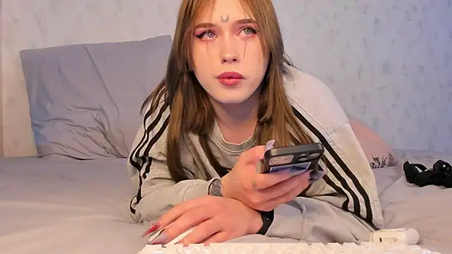 Snapshot of Spliti_moon chatting on February 9, 2025, 5:43 pm Spliti moon online show from February 9, 2025, 5:43 pm