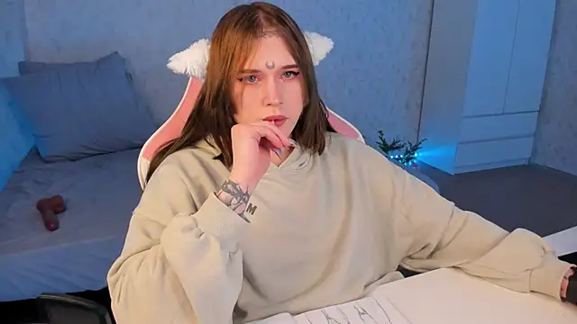 Snapshot of Spliti_moon chatting on February 9, 2025, 8:45 pm Spliti moon online show from February 9, 2025, 8:45 pm