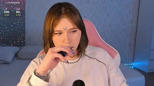 Snapshot of Spliti_moon chatting on February 28, 2025, 3:04 pm Spliti moon online show from February 28, 2025, 3:04 pm