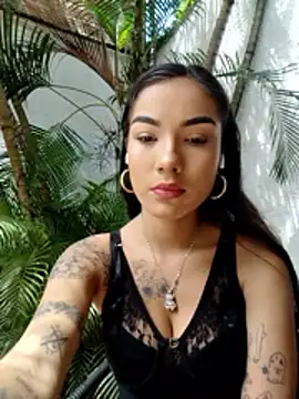 scarlet castro online show from November 25, 2025, 4:07 pm