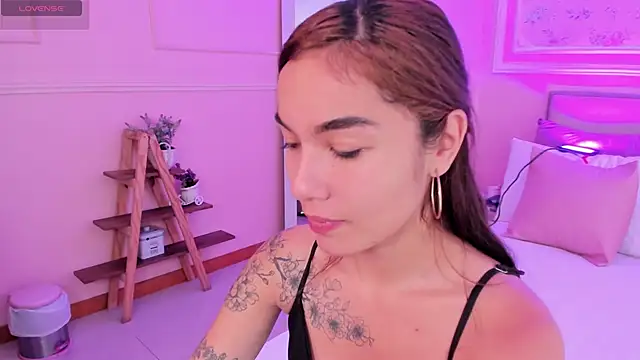 scarlet castro online show from February 27, 2026, 4:51 pm