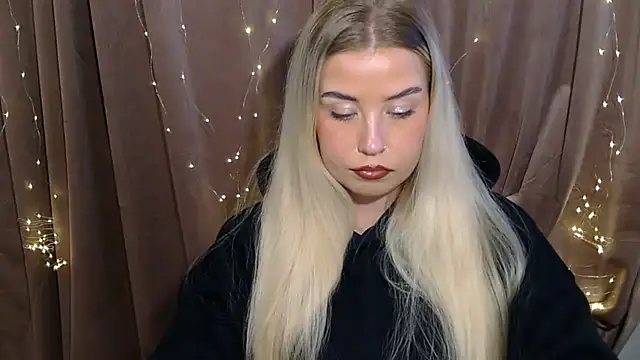 Snapshot of KristyHoney chatting on December 12, 2024, 6:42 pm KristyHoney online show from December 12, 2024, 6:42 pm