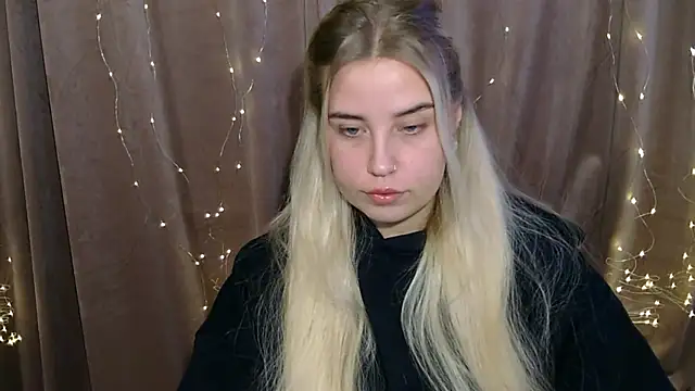 Snapshot of KristyHoney chatting on December 14, 2024, 6:56 am KristyHoney online show from December 14, 2024, 6:56 am