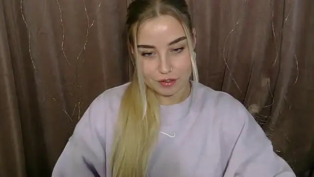 Snapshot of KristyHoney chatting on December 18, 2024, 9:47 am KristyHoney online show from December 18, 2024, 9:47 am