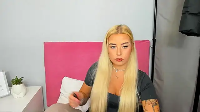 Snapshot of KristyHoney chatting on January 21, 2025, 9:13 am KristyHoney online show from January 21, 2025, 9:13 am