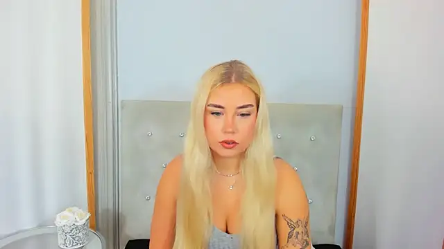 Snapshot of KristyHoney chatting on February 12, 2025, 6:19 am KristyHoney online show from February 12, 2025, 6:19 am