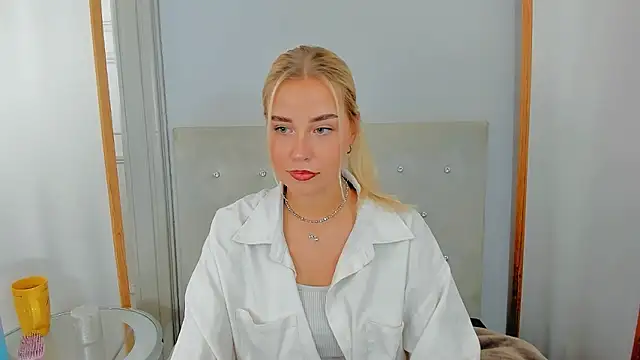 Snapshot of KristyHoney chatting on February 25, 2025, 3:16 pm KristyHoney online show from February 25, 2025, 3:16 pm