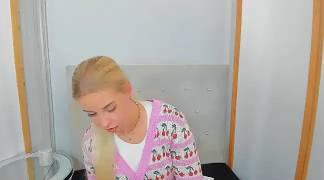 Snapshot of KristyHoney chatting on March 4, 2025, 9:51 am KristyHoney online show from March 4, 2025, 9:51 am