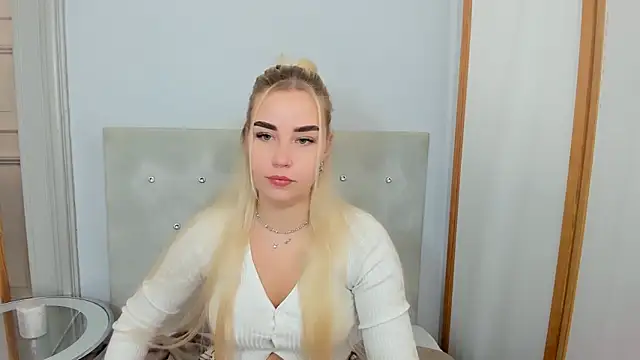 Snapshot of KristyHoney chatting on March 8, 2025, 6:10 am KristyHoney online show from March 8, 2025, 6:10 am