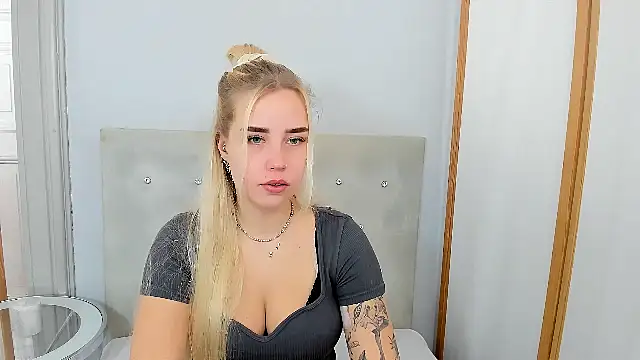 Snapshot of KristyHoney chatting on March 10, 2025, 6:27 am KristyHoney online show from March 10, 2025, 6:27 am