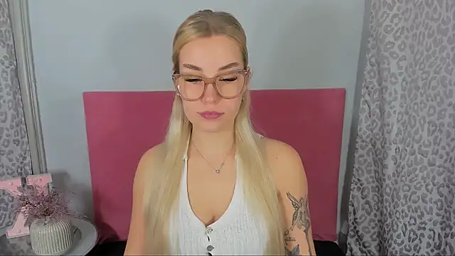 KristyHoney online show from March 16, 2026, 8:07 am