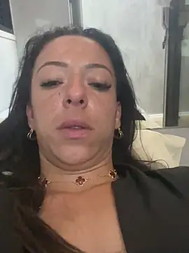leelecarolinna online show from May 3, 2026, 5:24 am