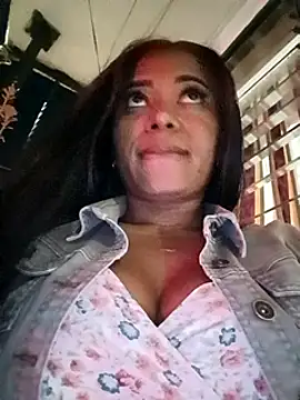 Snapshot of cindy_damm chatting on January 18, 2025, 12:13 am cindy damm online show from January 18, 2025, 12:13 am