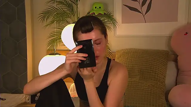 Snapshot of AshleyDouglas chatting on February 14, 2025, 3:43 am AshleyDouglas online show from February 14, 2025, 3:43 am