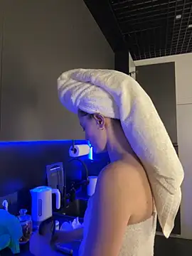 Snapshot of AshleyDouglas chatting on March 3, 2025, 8:05 am AshleyDouglas online show from March 3, 2025, 8:05 am