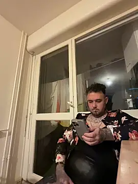 Snapshot of lope85540 chatting on December 18, 2024, 5:04 am lope85540 online show from December 18, 2024, 5:04 am