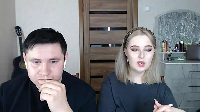 Snapshot of Kristy-Max chatting on March 3, 2025, 6:22 pm Kristy-Max online show from March 3, 2025, 6:22 pm