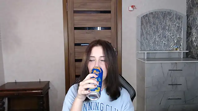 Snapshot of Kristy-Max chatting on October 18, 2025, 8:20 pm Kristy-Max online show from October 18, 2025, 8:20 pm