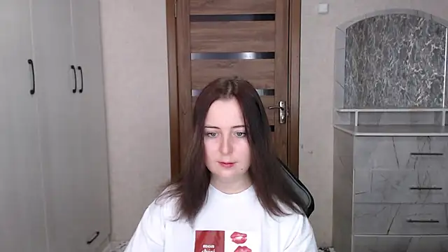 Snapshot of Kristy-Max chatting on November 21, 2025, 6:23 am Kristy-Max online show from November 21, 2025, 6:23 am