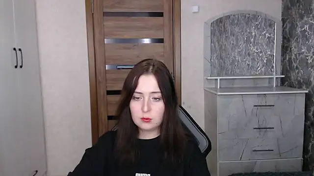 Snapshot of Kristy-Max chatting on November 21, 2025, 7:34 pm Kristy-Max online show from November 21, 2025, 7:34 pm