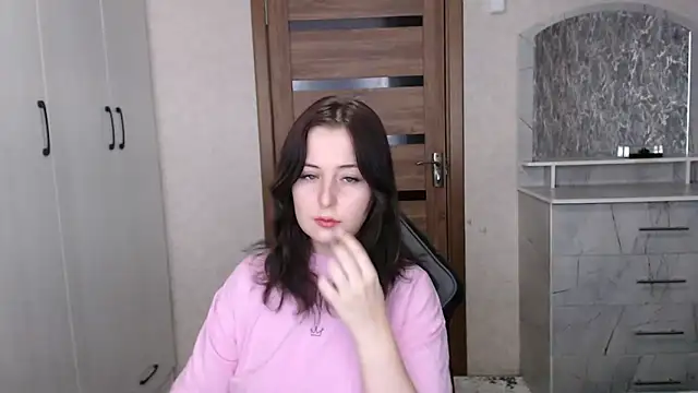 Snapshot of Kristy-Max chatting on December 15, 2025, 10:52 am Kristy-Max online show from December 15, 2025, 10:52 am