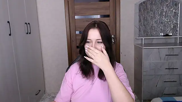 Snapshot of Kristy-Max chatting on December 15, 2025, 11:31 pm Kristy-Max online show from December 15, 2025, 11:31 pm