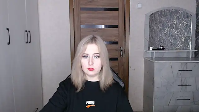 Snapshot of Kristy-Max chatting on January 12, 2026, 10:04 pm Kristy-Max online show from January 12, 2026, 10:04 pm