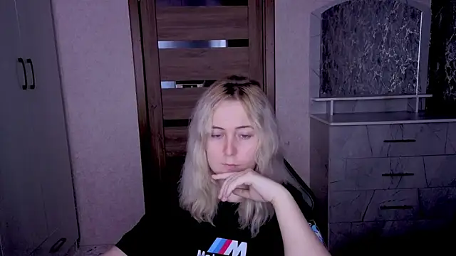 Kristy-Max online show from April 28, 2026, 9:31 pm