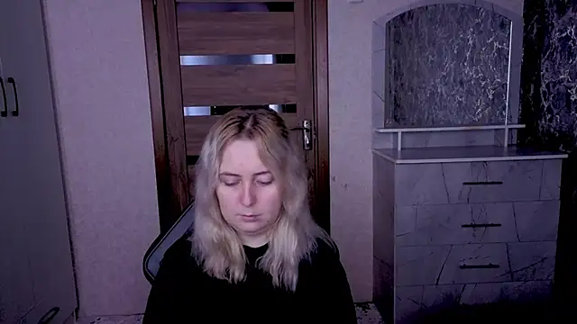 Kristy-Max online show from April 29, 2026, 8:48 pm